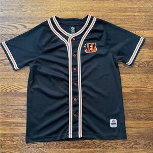 #678 CINCINNATI BENGALS NFL BASEBALL CROSSOVER BUTTON UP JERSEY LIKE NEW!! NWOT